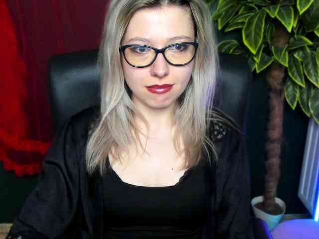 xxHeidiLove webcam