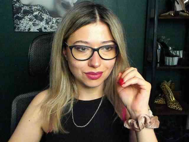 xxHeidiLove webcam