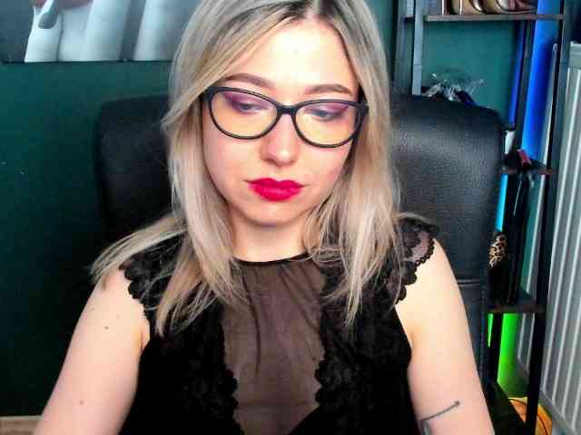 xxHeidiLove webcam