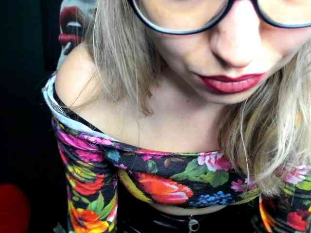 xxHeidiLove webcam