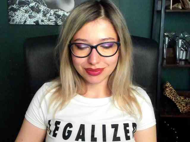 xxHeidiLove webcam