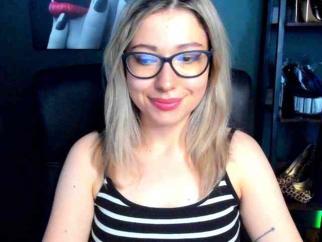xxHeidiLove webcam