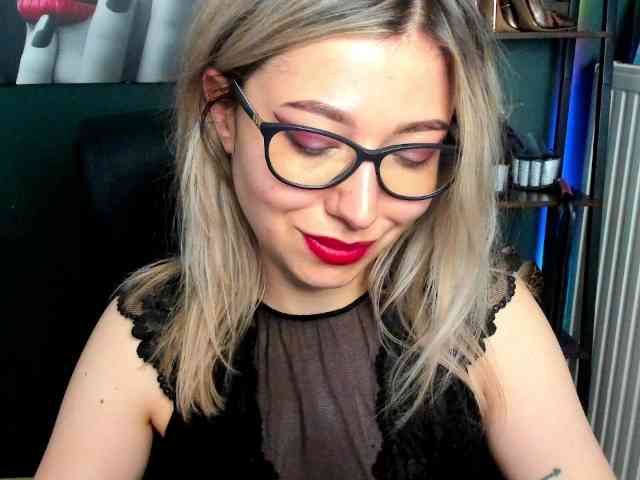 xxHeidiLove webcam