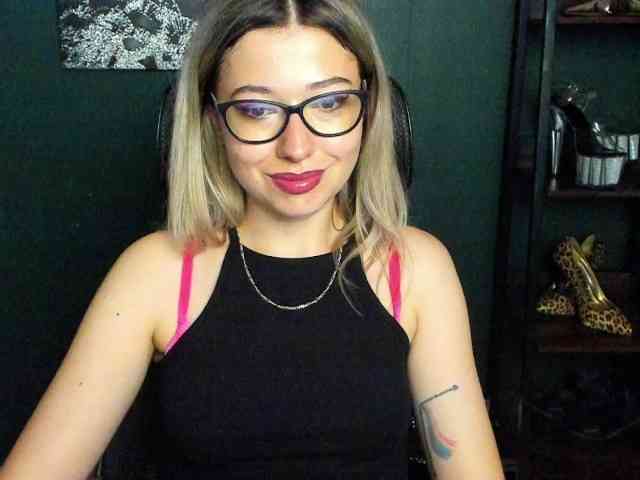 xxHeidiLove webcam