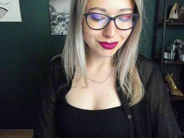 xxHeidiLove webcam