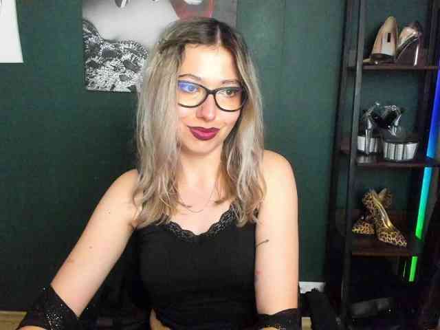 xxHeidiLove webcam