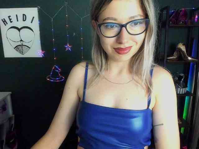 xxHeidiLove webcam