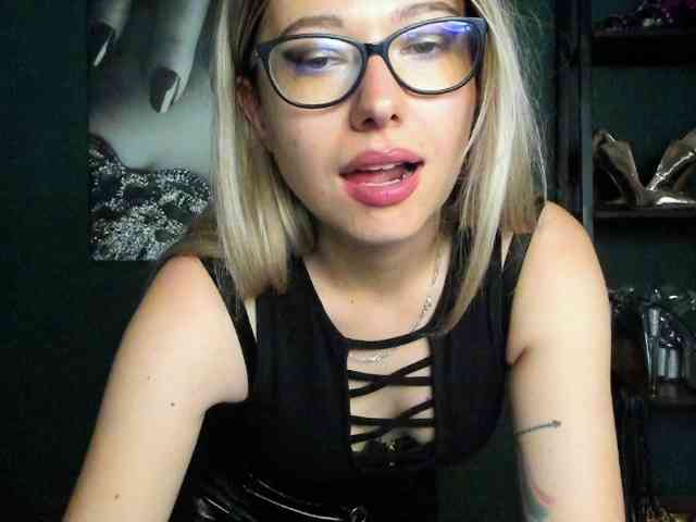 xxHeidiLove webcam