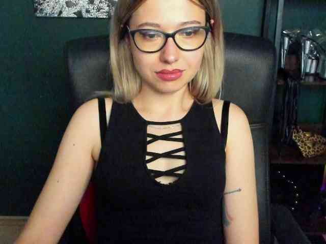 xxHeidiLove webcam
