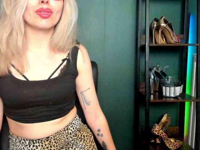 xxHeidiLove webcam