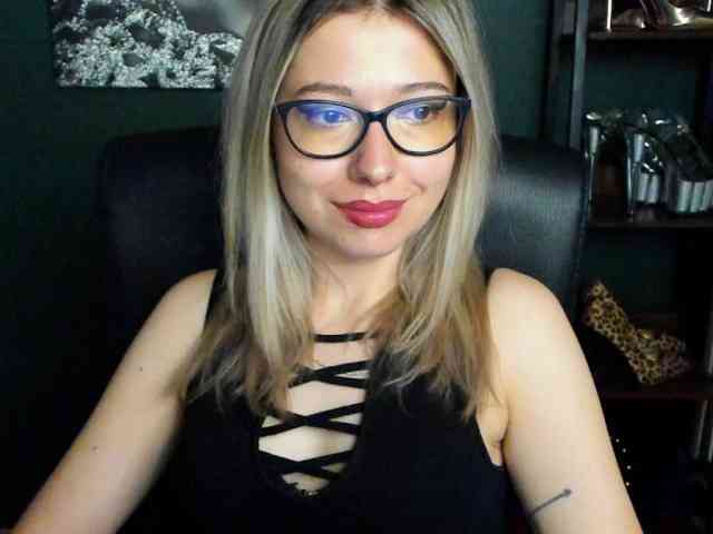 xxHeidiLove webcam