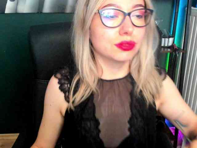 xxHeidiLove webcam