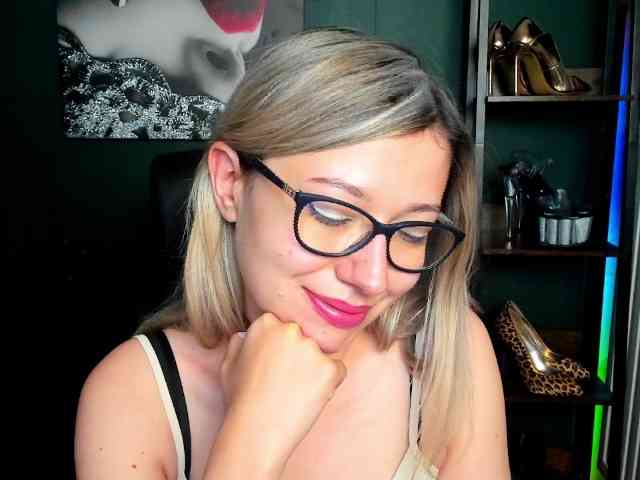 xxHeidiLove webcam