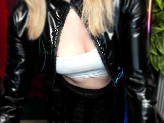 xxHeidiLove webcam