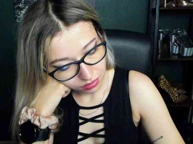 xxHeidiLove webcam