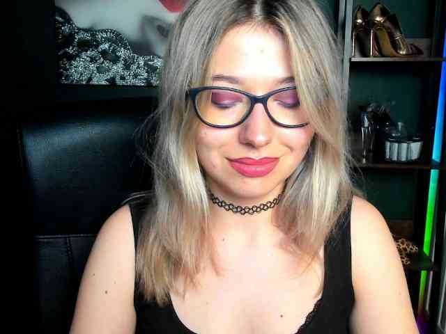 xxHeidiLove webcam