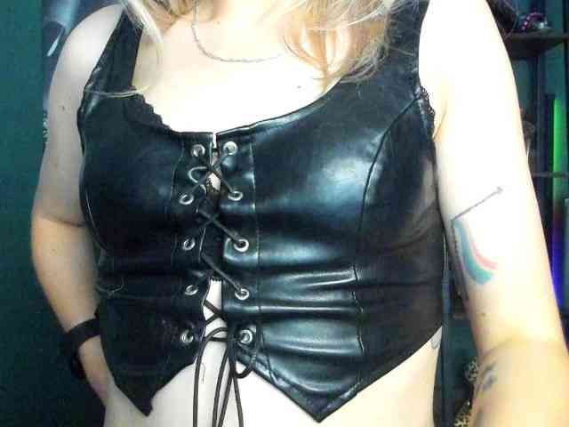 xxHeidiLove webcam