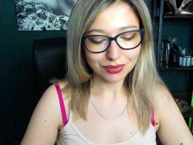 xxHeidiLove webcam