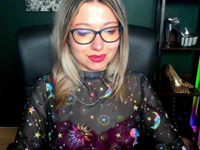 xxHeidiLove webcam