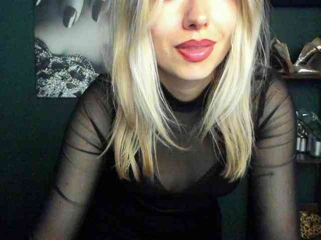 xxHeidiLove webcam