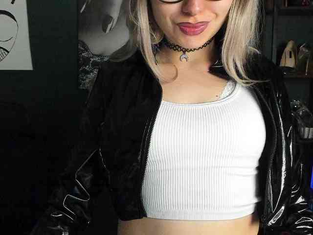 xxHeidiLove webcam