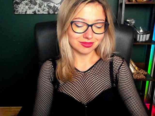 xxHeidiLove webcam
