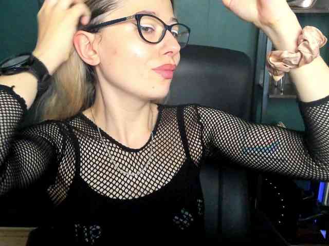 xxHeidiLove webcam