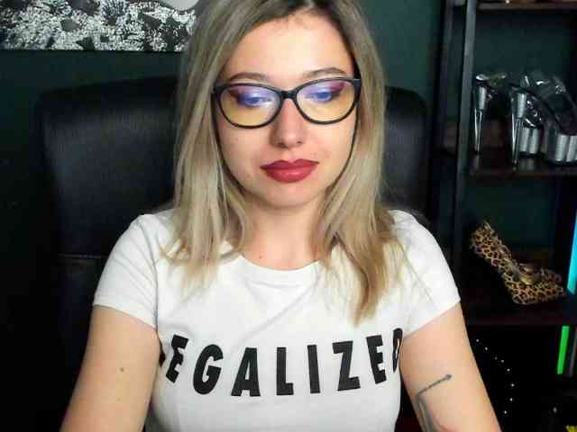 xxHeidiLove webcam