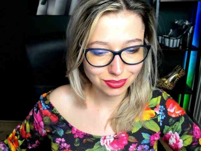 xxHeidiLove webcam