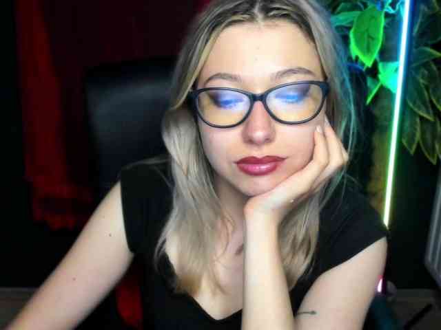 xxHeidiLove webcam