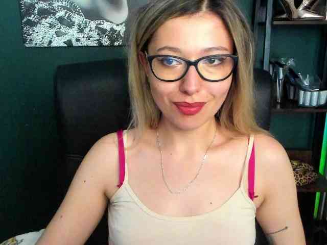 xxHeidiLove webcam