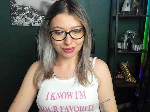 xxHeidiLove webcam
