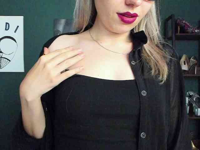 xxHeidiLove webcam