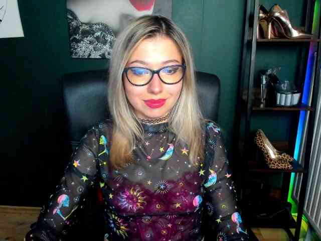 xxHeidiLove webcam