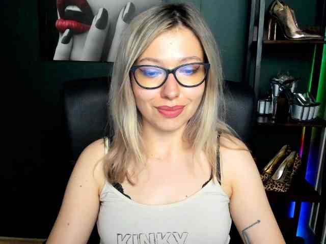 xxHeidiLove webcam