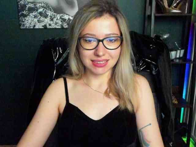 xxHeidiLove webcam