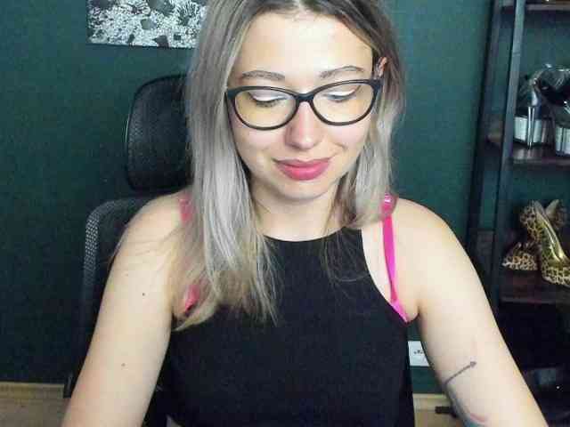 xxHeidiLove webcam