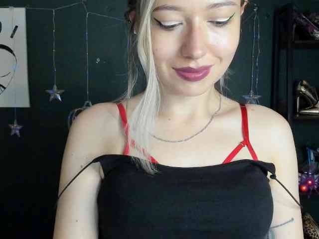 xxHeidiLove webcam