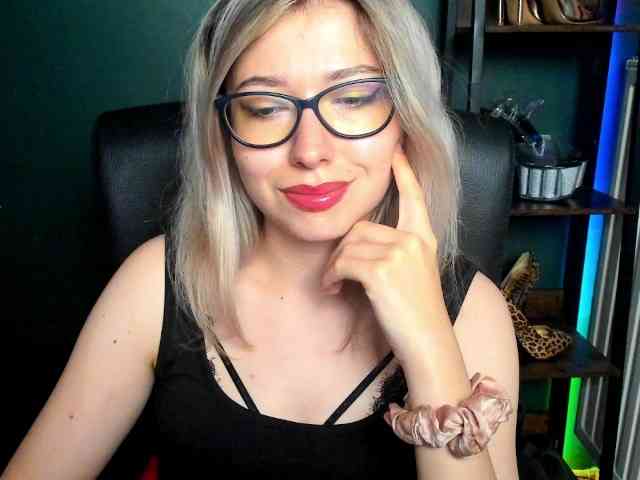 xxHeidiLove webcam