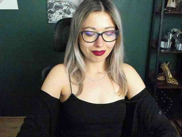 xxHeidiLove webcam