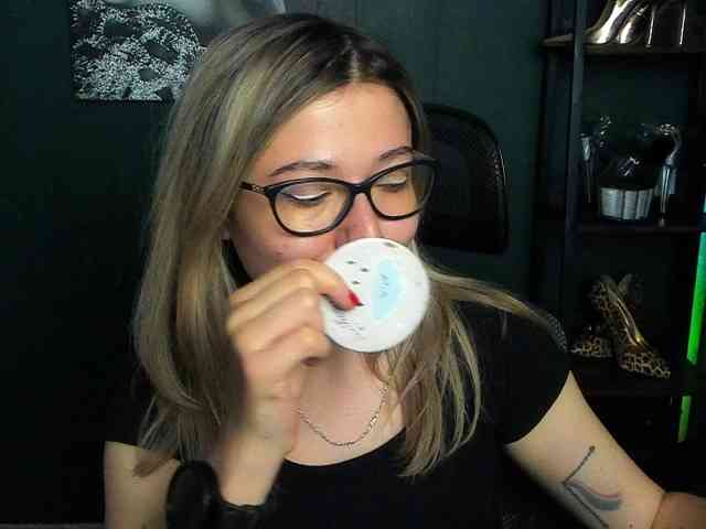 xxHeidiLove webcam