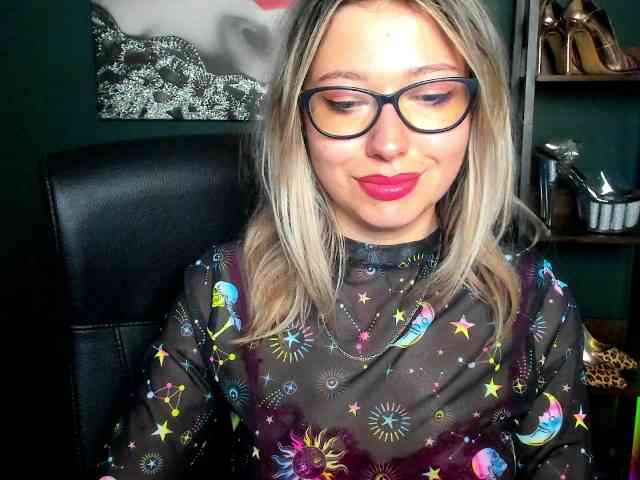 xxHeidiLove webcam