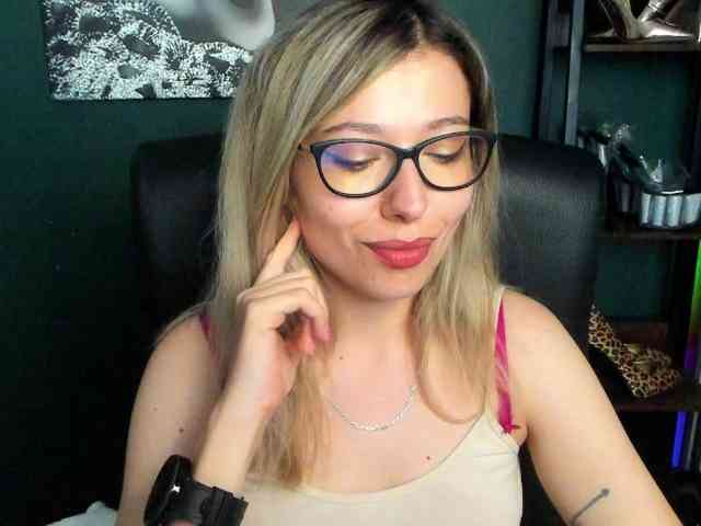 xxHeidiLove webcam