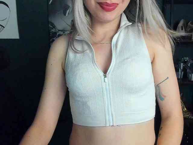 xxHeidiLove webcam