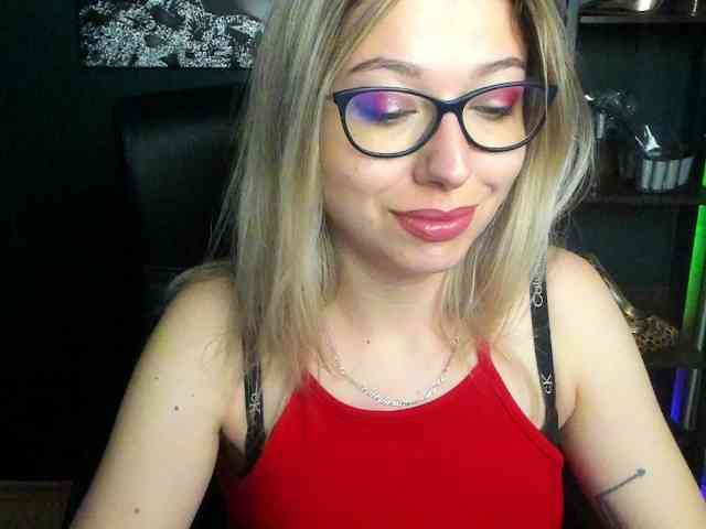 xxHeidiLove webcam