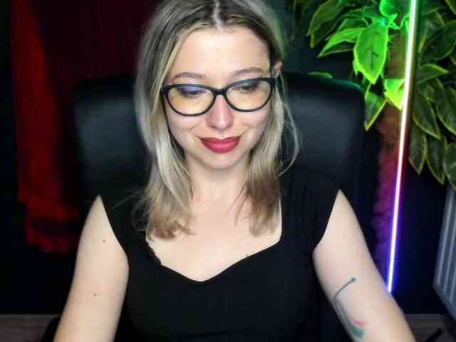 xxHeidiLove webcam