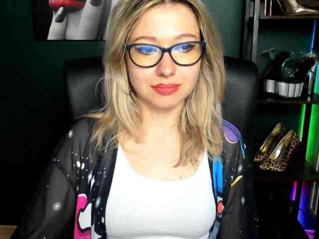 xxHeidiLove webcam