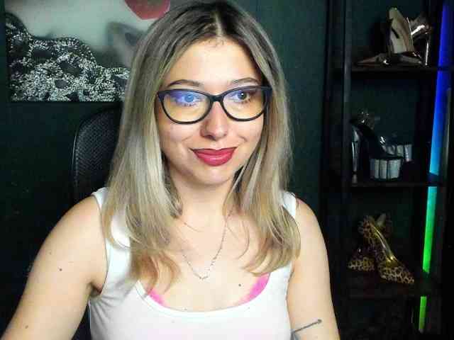 xxHeidiLove webcam