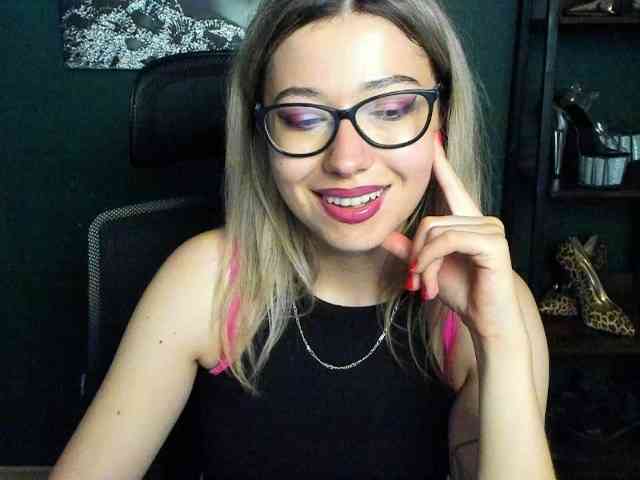 xxHeidiLove webcam