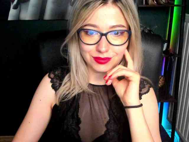 xxHeidiLove webcam